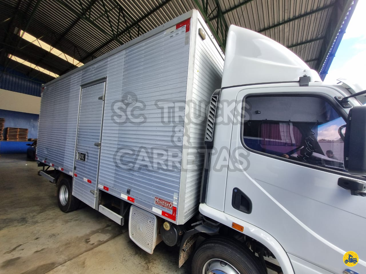 CAMINHAO MERCEDES-BENZ MB 815 Baú Furgão 3/4 4x2 SC Trucks e Carretas  VIDEIRA SANTA CATARINA SC